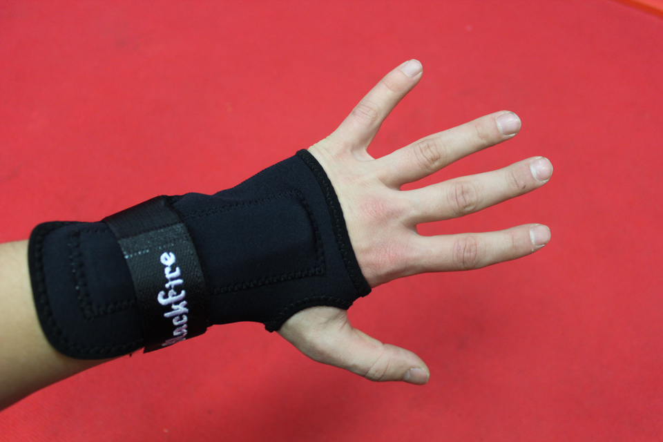 S , пара. защитить запястья. защита запястья для сноуборда biont. защита запястья dakine wrist guard. наколенники reaction urban.