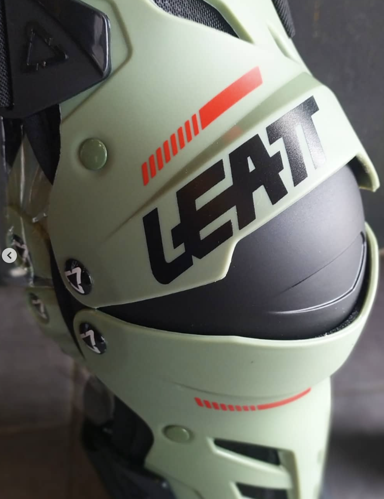 Leatt dual axis pro. Наколенники leatt dual axis. leatt dual axis. leatt knee &amp; shin guard.
