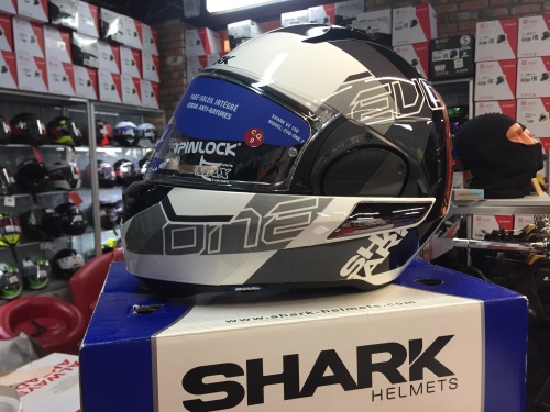 SHARK Мотошлем EVO-ONE 2 SLASHER WKS Белый/Черный/Серый фото в интернет-магазине FrontFlip.Ru