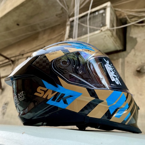 Шлем SMK TITAN CARBON T-RACE, цвет карбон/чёрный/золото фото в интернет-магазине FrontFlip.Ru